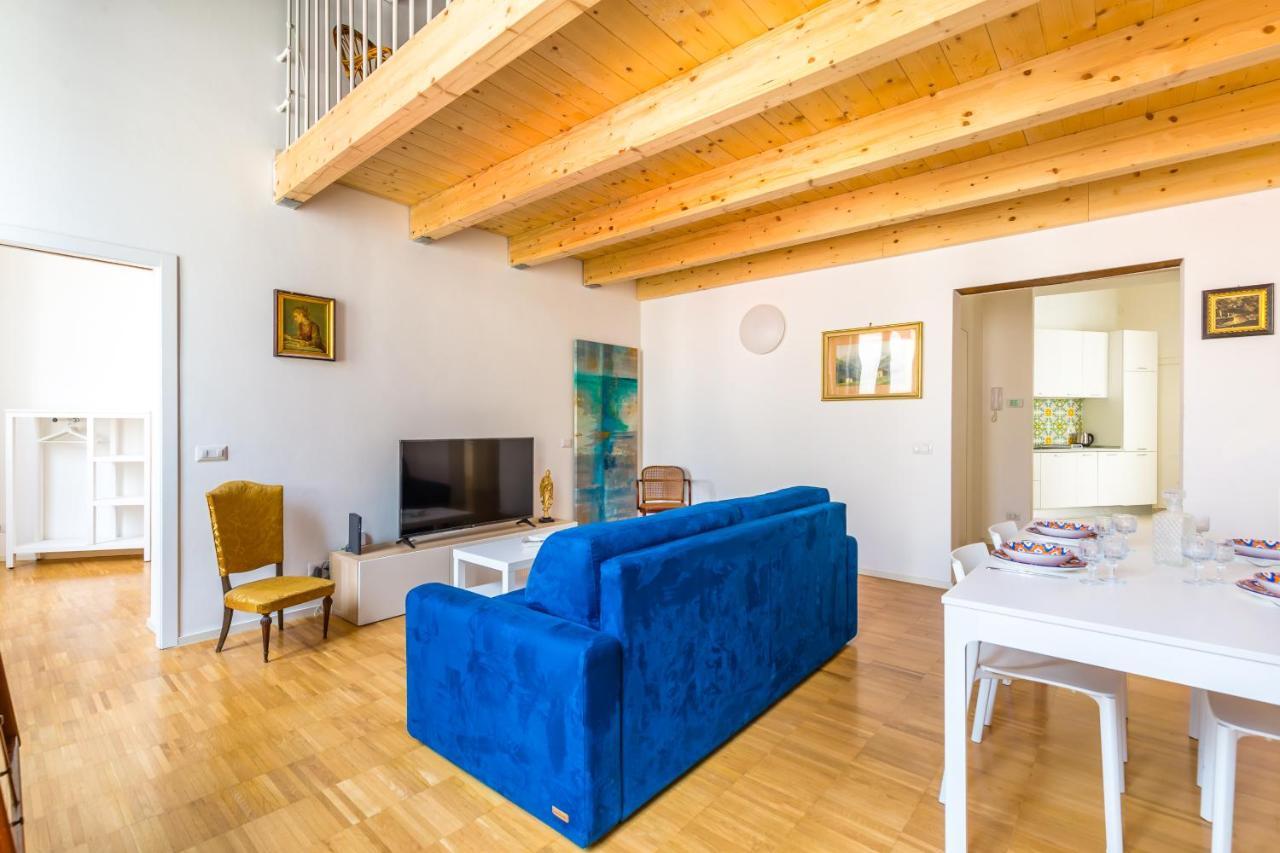 Nova Stylish House In Center By Napoliapartments Exteriör bild