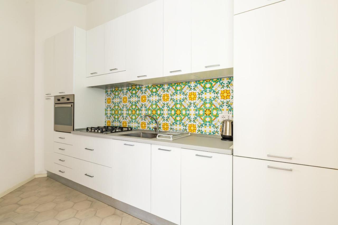 Nova Stylish House In Center By Napoliapartments Exteriör bild