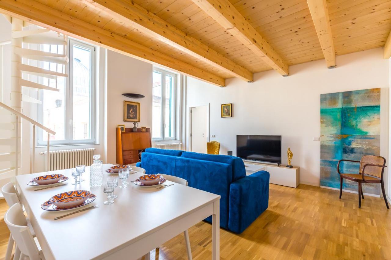 Nova Stylish House In Center By Napoliapartments Exteriör bild
